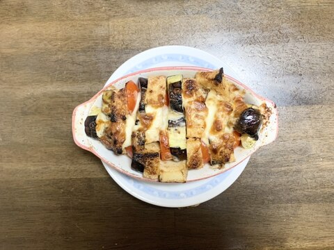 簡単レシピ　なすとトマトの味噌マヨチーズ焼き